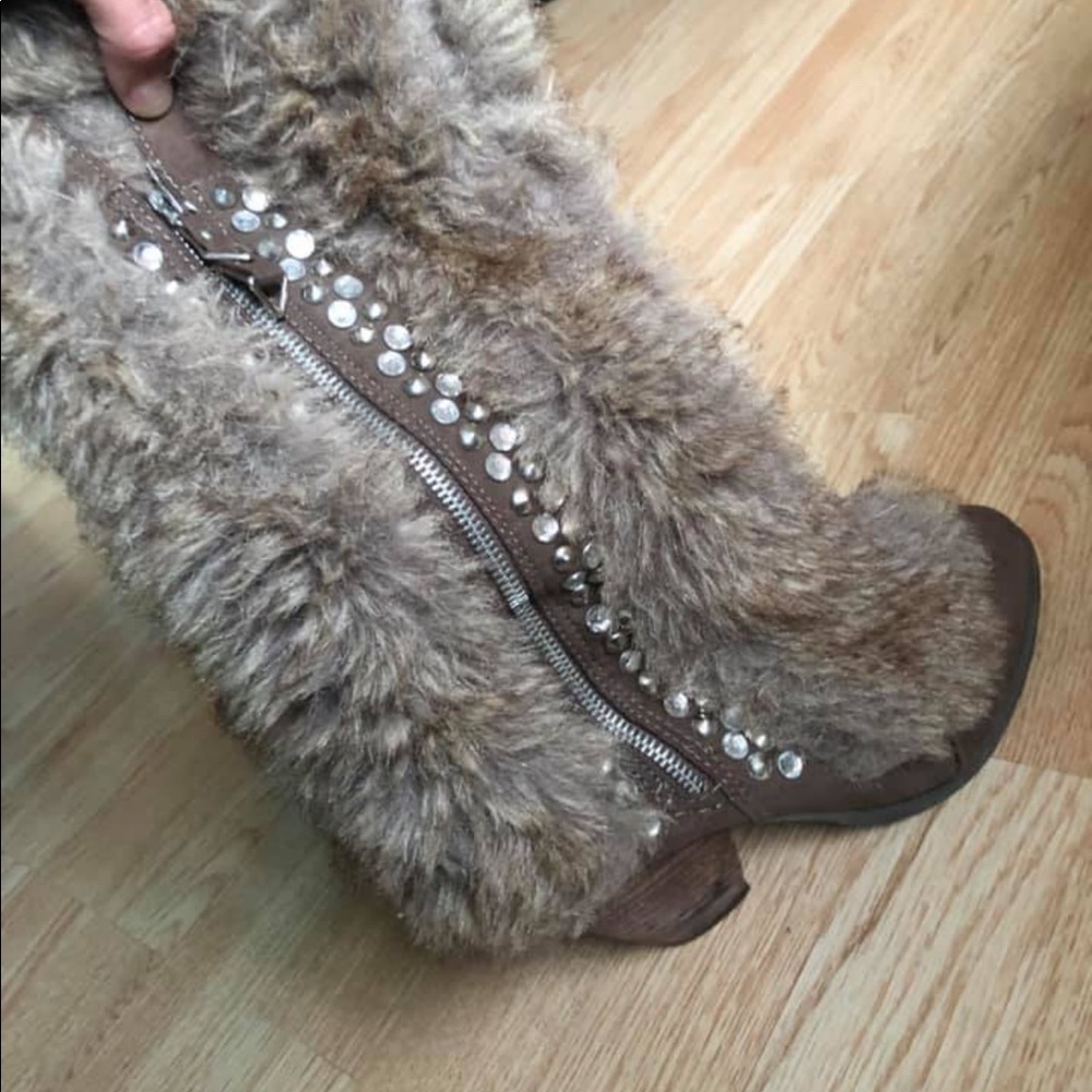 The Buckle heeled boots!!💛💜